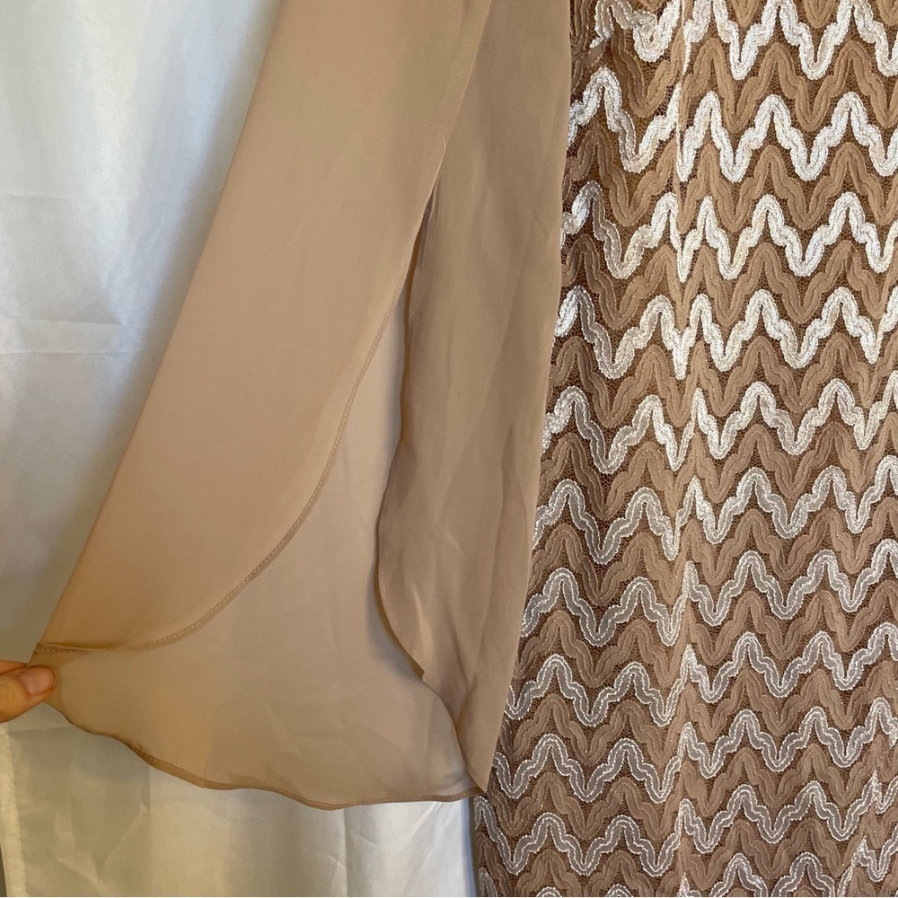 CONNECTED APPAREL Women’s Tan Cream Lace Sheath Dress Flowy Long Sleeve Size 8 - Picture 5 of 14
